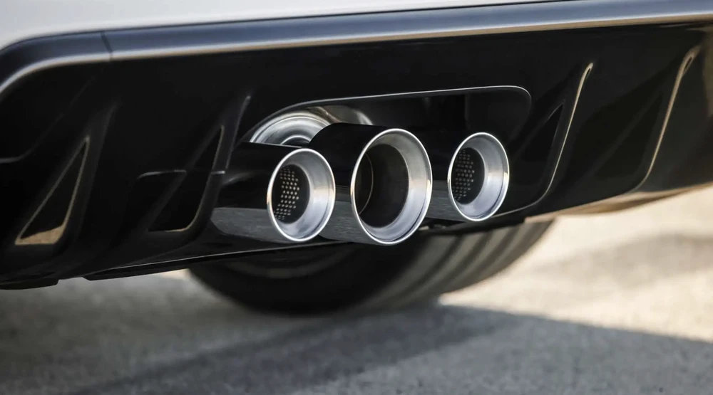 Nhiên liệu điện tử là giải pháp thay thế cho nhiên liệu hoá thạch như xăng, dầu. Ảnh: Motor1