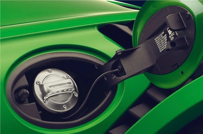 Việc tích hợp nhiên liệu điện tử vào kế hoạch giảm lượng khí thải từ giao thông vận tải của EU có thể sẽ được các nhà sản xuất như Porsche hoan nghênh. Ảnh: Autocarindia