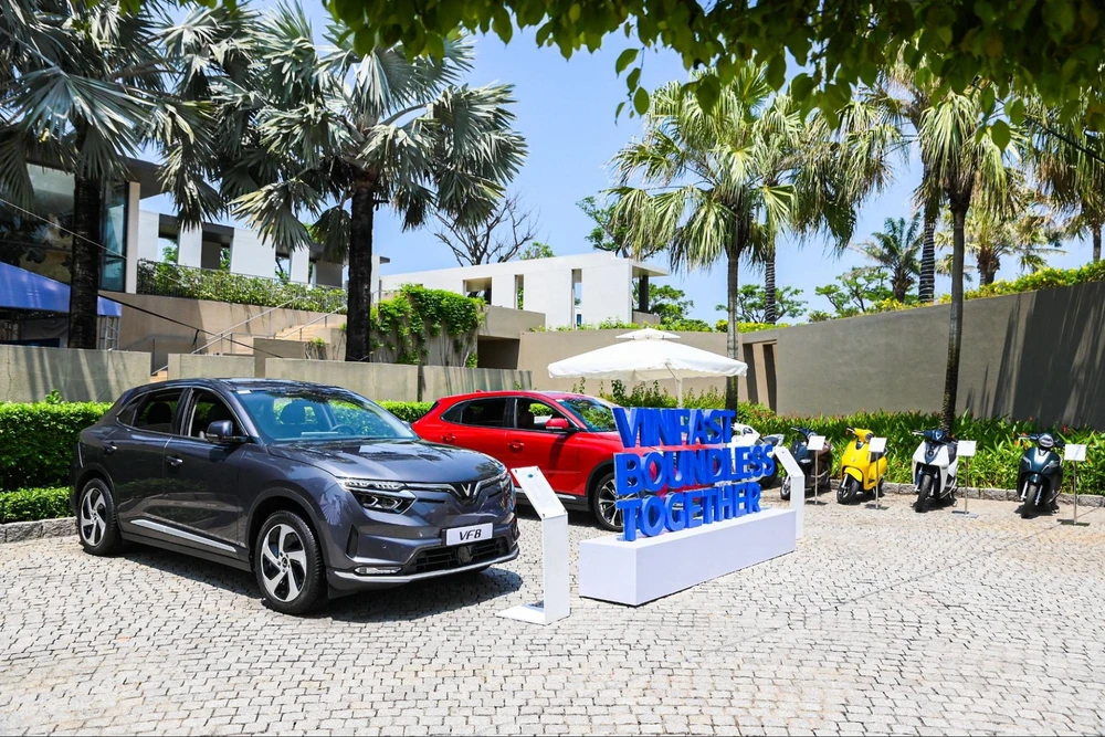 Với slogan “Boundless Together" - “Cùng bạn bứt phá mọi giới hạn", VinFast cổ vũ tinh thần thể thao không biên giới,đồng thời khẳng định quyết tâm bứt tốc chinh phục ngành công nghiệp xe điện, truyền cảm hứng sống xanh.
