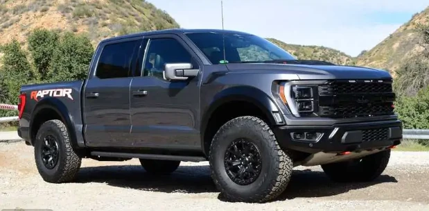 Ford tiếp tục lựa chọn sự kết nối giữa Apple CarPlay và Android Auto trên ô tô của mình. Ảnh: MOTOR1