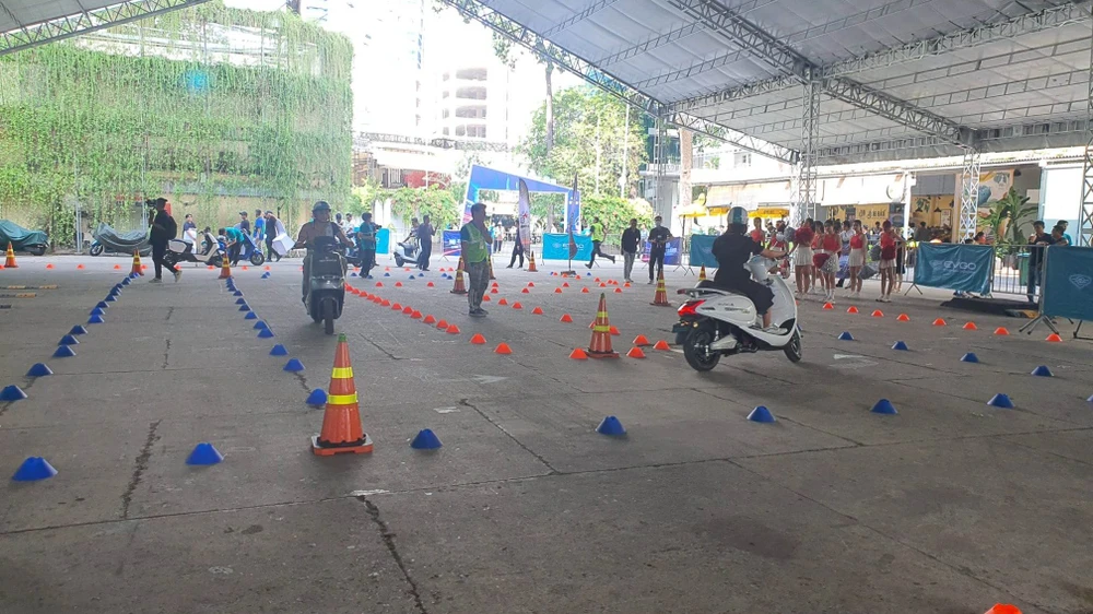 Mới đây, Tập Đoàn Sơn Hà cũng cho ra mắt các dòng xe máy điện thay thế cho xe chạy xăng.