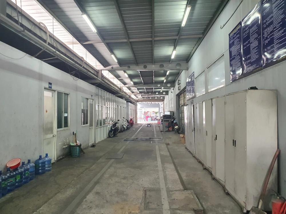 Dây chuyền kiểm định không có xe nào. Ảnh: THY NHUNG