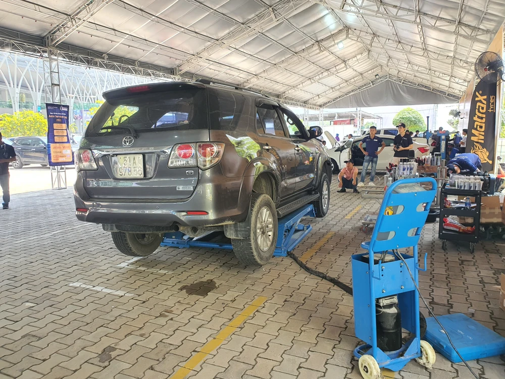 Triển lãm Automechanika được tổ chức hàng năm với nhiều gian hàng là ngành công nghiệp phụ trợ ô tô. Ảnh: TN