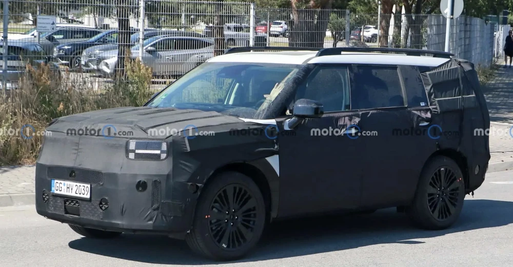 Santa Fe 2024 sẽ ra mắt trong vài tuần tới với nhiều điểm thay đổi. Ảnh: Motor1