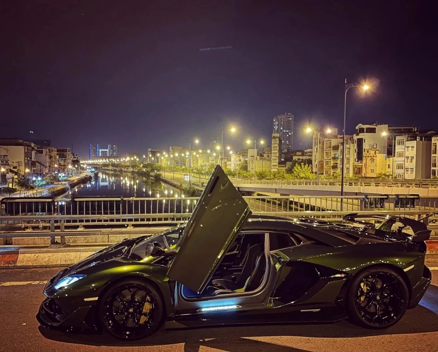 Lamborghini AventadorRoadster khoảng 40 tỉ đồng. Ảnh: MXH Lamborghini AventadorRoadster khoảng 40 tỉ đồng. Ảnh: MXH