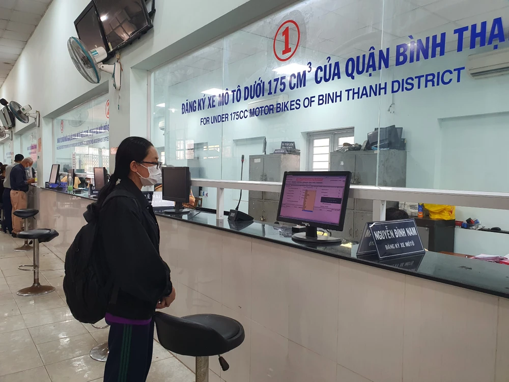 Từ 15-8, kê khai đăng ký xe sẽ thực hiện online. Ảnh: TN