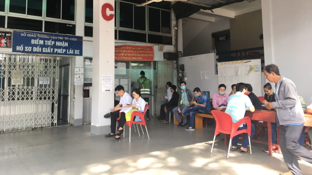 Để đổi GPLX, người lái xe phải đi khám sức khoẻ để biết mình đủ điều kiện hay không. Ảnh: TN