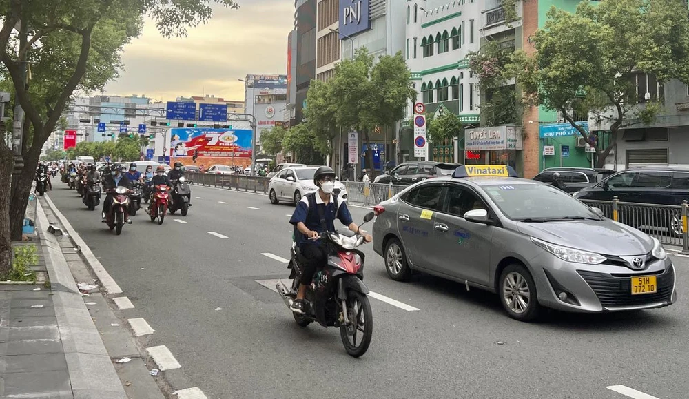 Dự thảo Luật Đường bộ đưa ra nhiều điểm mới đối với loại hình kinh doanh vận tải. Ảnh: TN