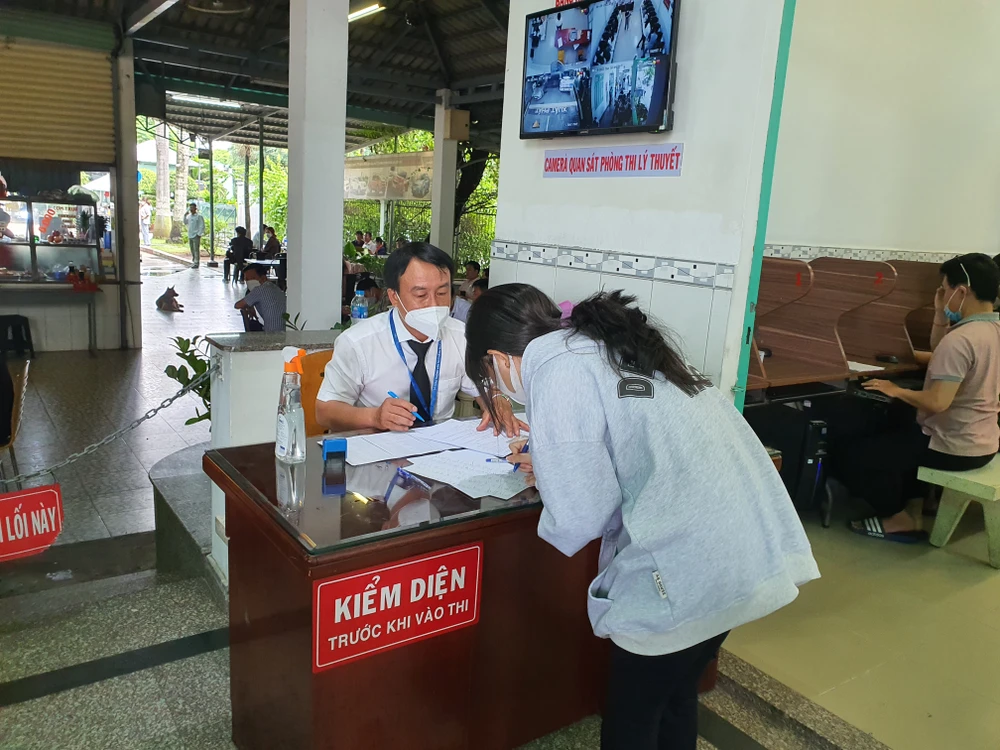 Từ ngày 1-8, sẽ tăng phí sát hạch lái xe. Ảnh: THY NHUNG