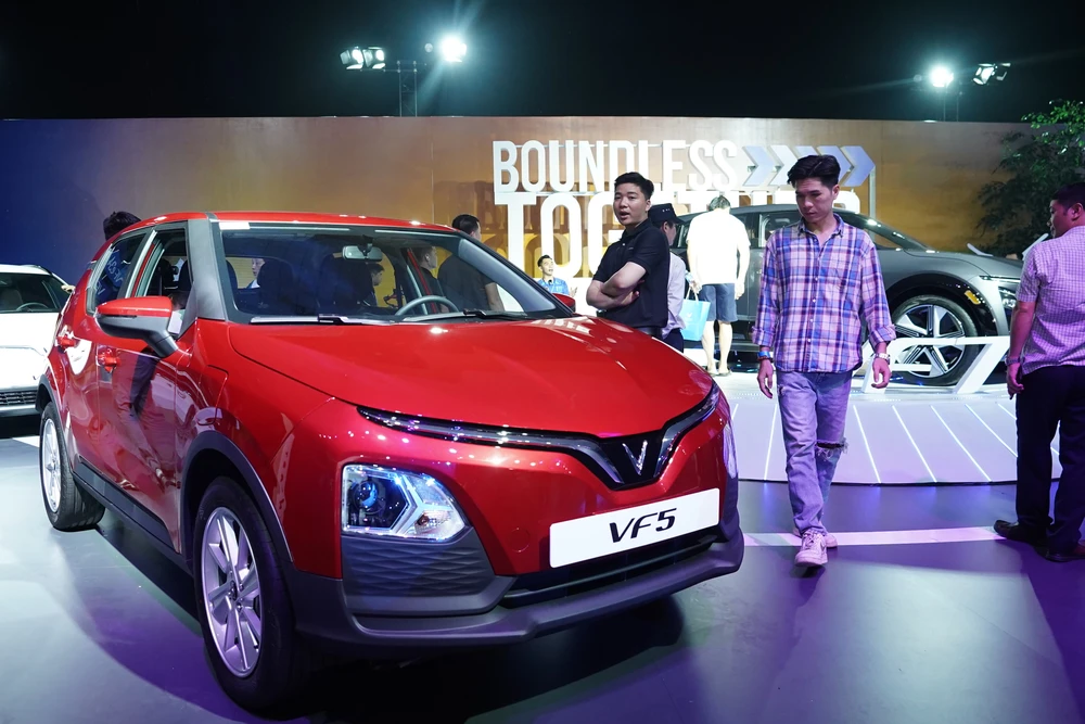 Khách hàng vay mua xe ô tô điện VinFast mới sẽ được áp dụng lãi suất ưu đãi chỉ 8% trong 18 tháng đầu.