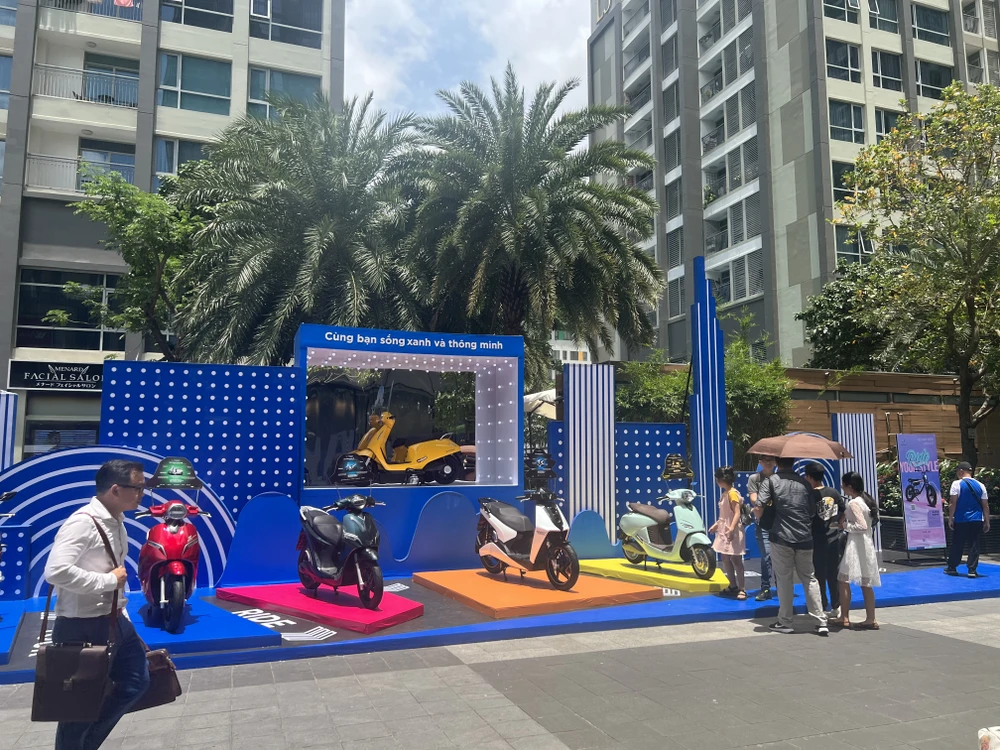 Người dân sẽ được lái thử các dòng xe máy điện tại triển lãm. Ảnh: TN