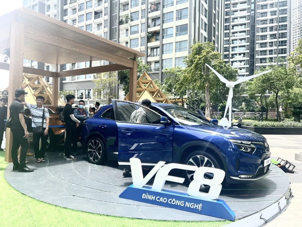 Triển lãm thu hút đông đảo người dân đến xem và trải nghiệm. Ảnh: TN