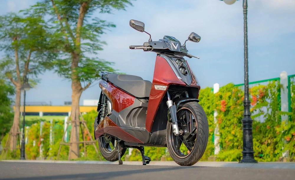 VinFast tiên phong ứng dụng công nghệ xe máy điện bắt kịp xu hướng thế giới.