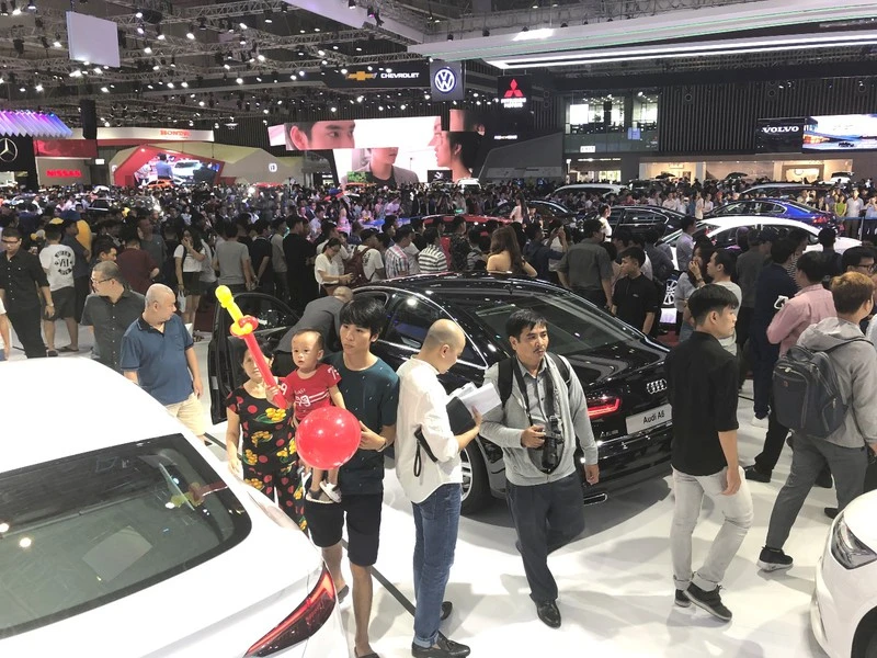 Loạt ô tô đua nhau giảm giá nhằm kích cầu thị trường.