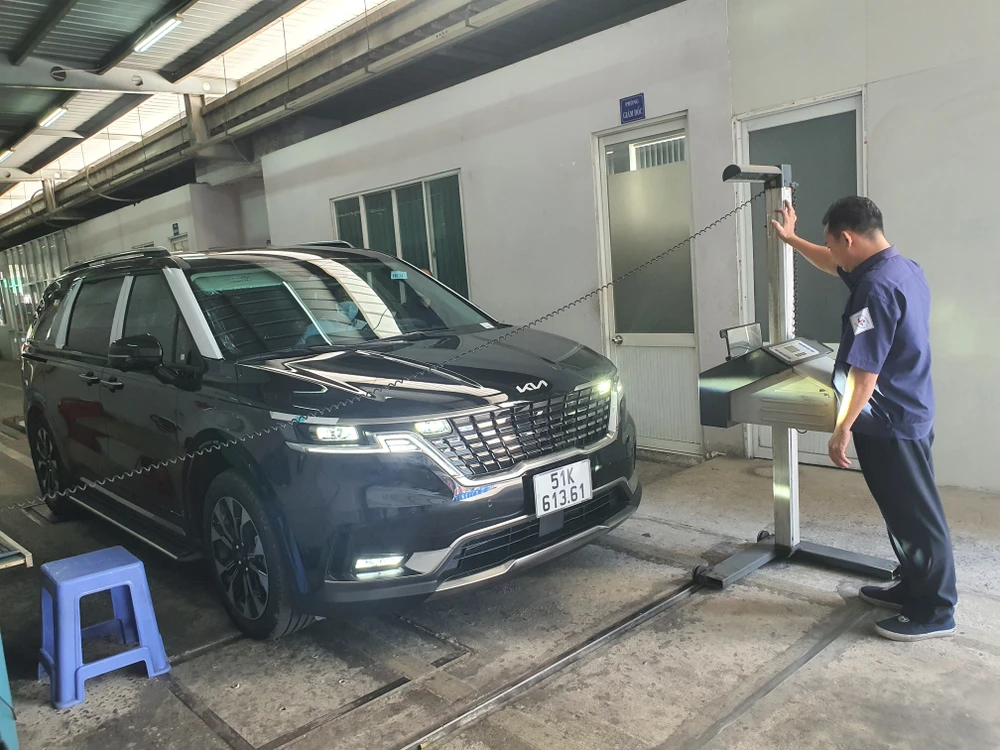 Nghị định 60/2023 quy định ô tô nhập khẩu có trang bị các hệ thống hỗ trợ người lái nâng cao.