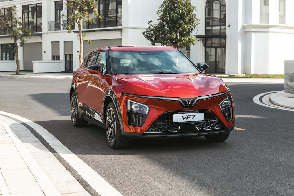 VinFast chính thức nhận đặt cọc VF 7 từ 2-12