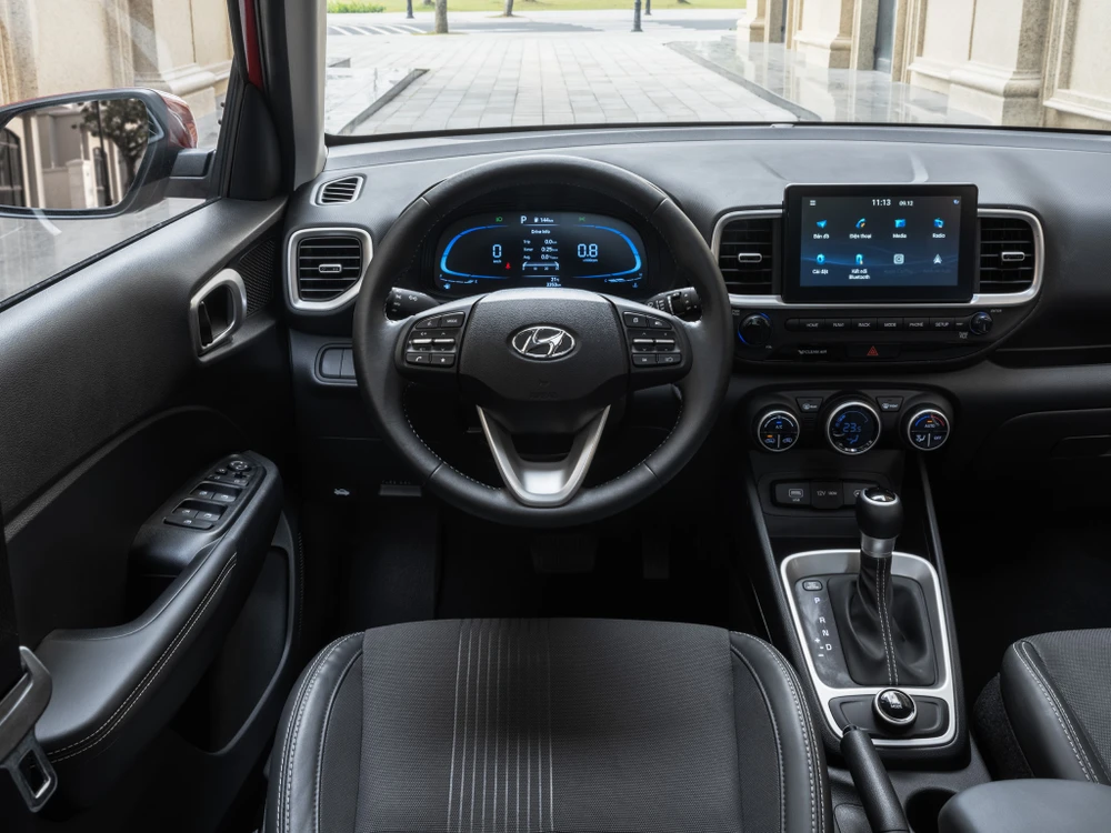 Hyundai Venue - 19.jpg