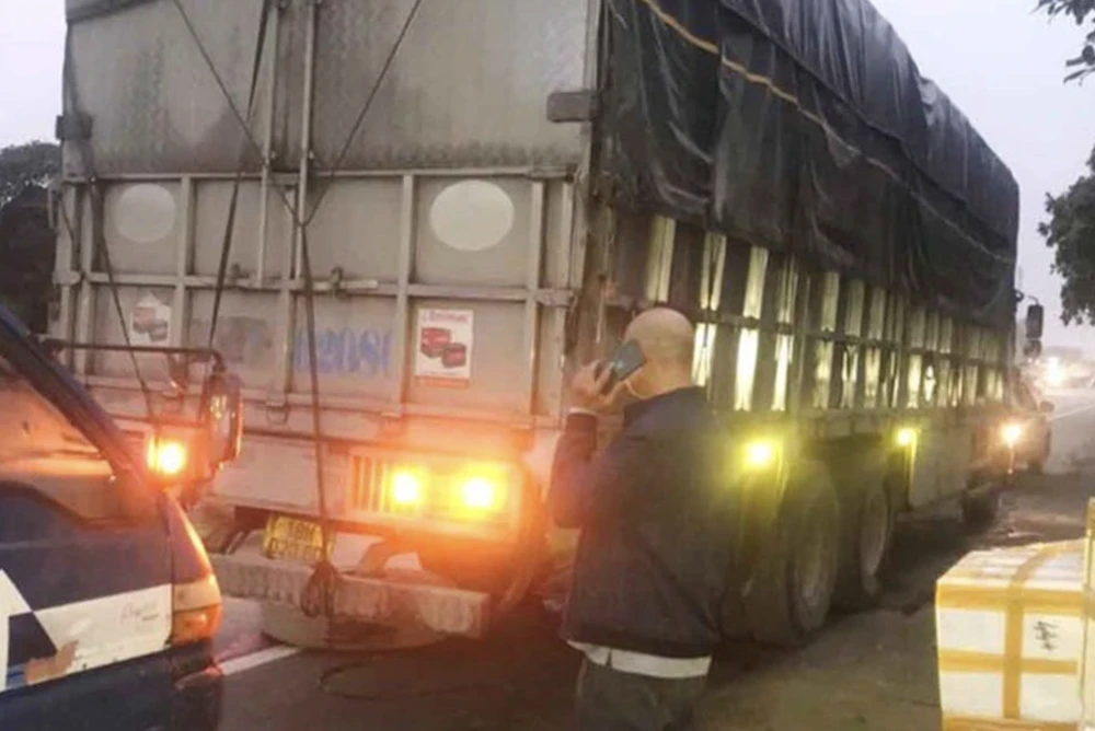 Xe tải đang chạy bị rơi bánh gây tai nạn tử vong: Ai phải bồi thường?