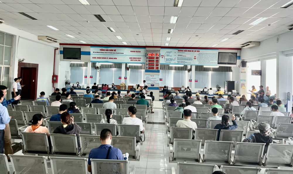 Ngành đường sắt tiếp tục bổ sung thêm 7.000 vé tàu tết Nguyên đán 2024.