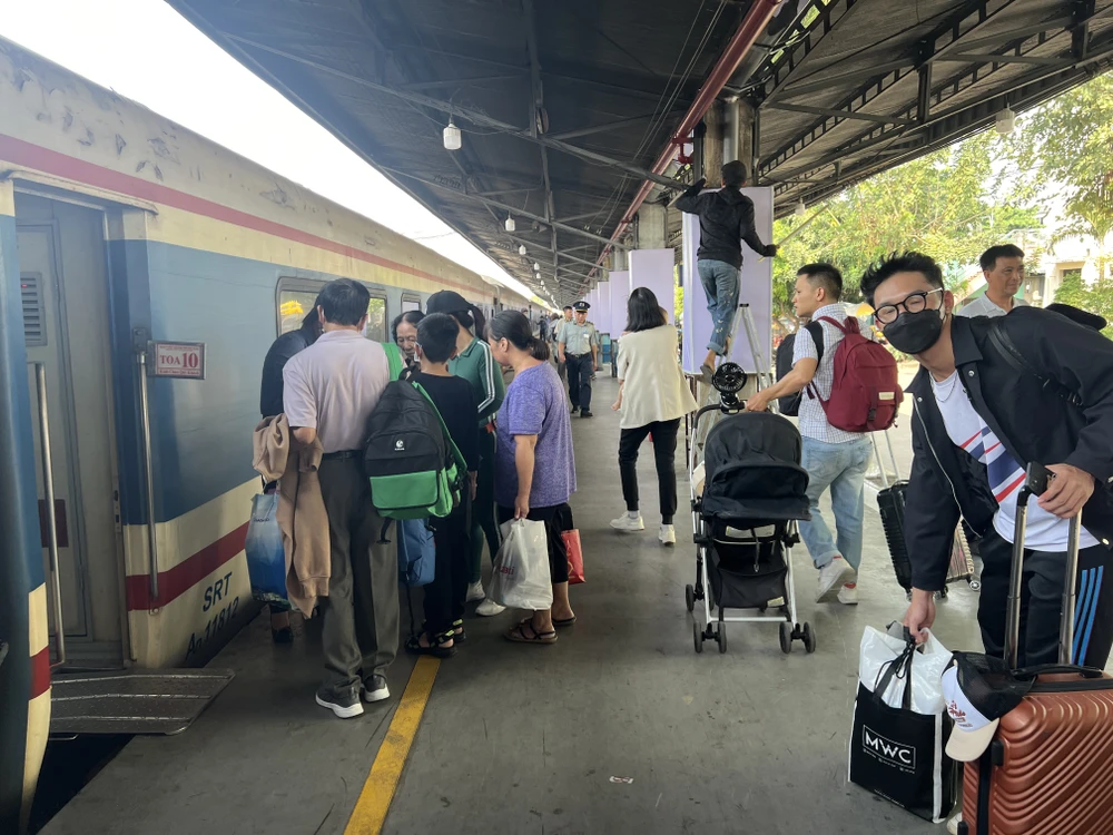 người dân nghỉ lễ