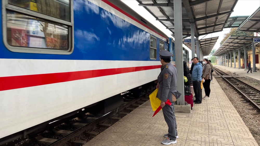 Ngành đường sắt cũng tung hàng loạt chương trình giảm giá vé tàu.