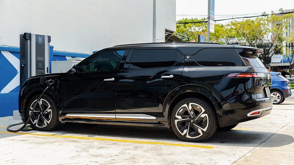 trạm sạc nhượng quyền