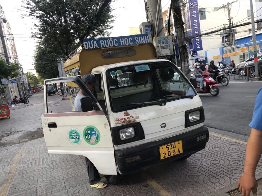 xe đưa rước học sinh