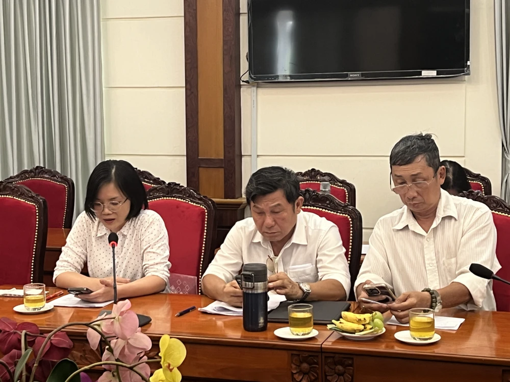 hành khách đi tàu