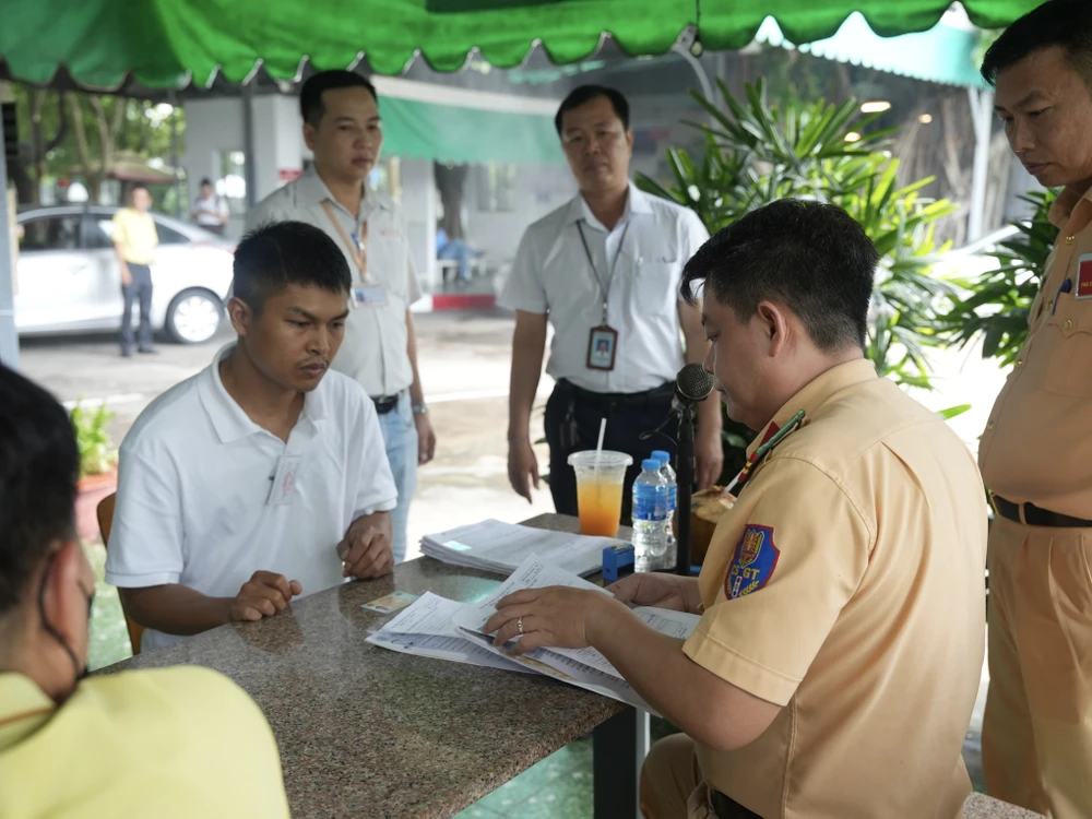 phí sát hạch lái xe