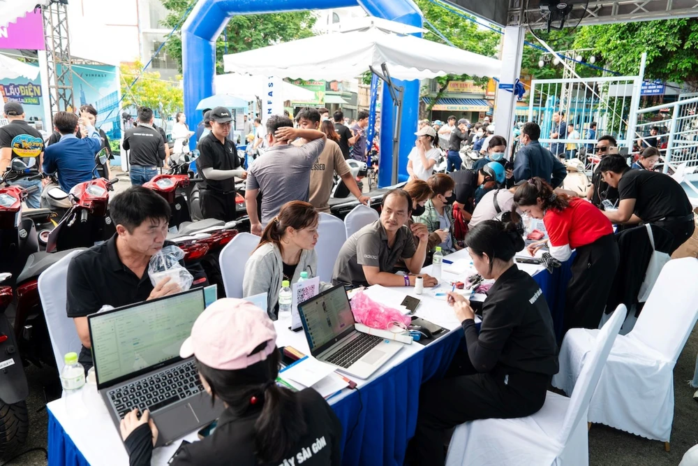 Đổi xăng lấy điện