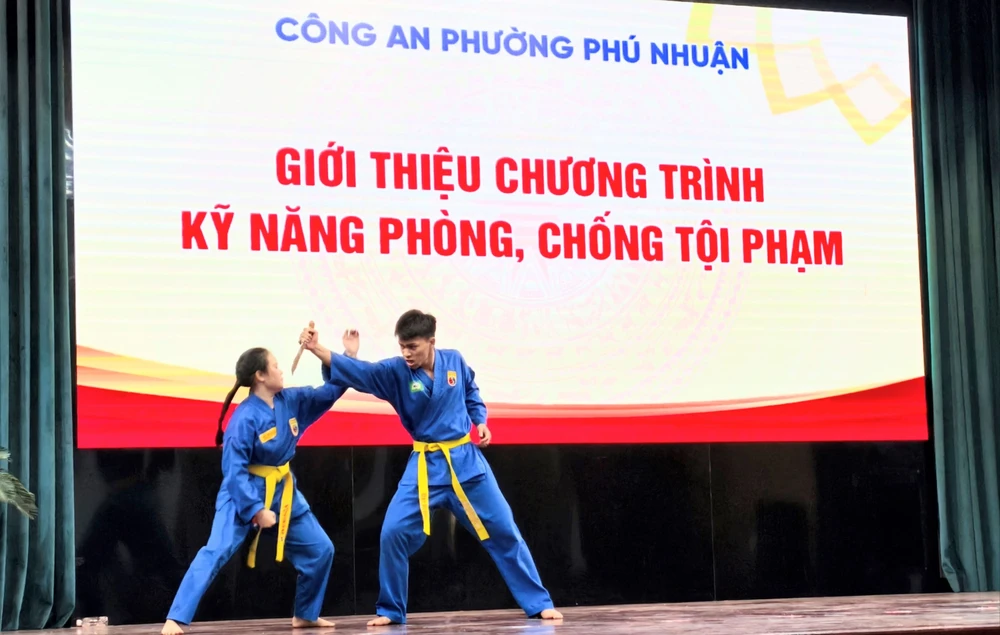 phuong-phu-nhuan-06.jpg