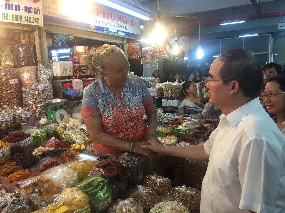 Bí thư Nguyễn Thiện Nhân thị sát chợ An Đông ảnh 2