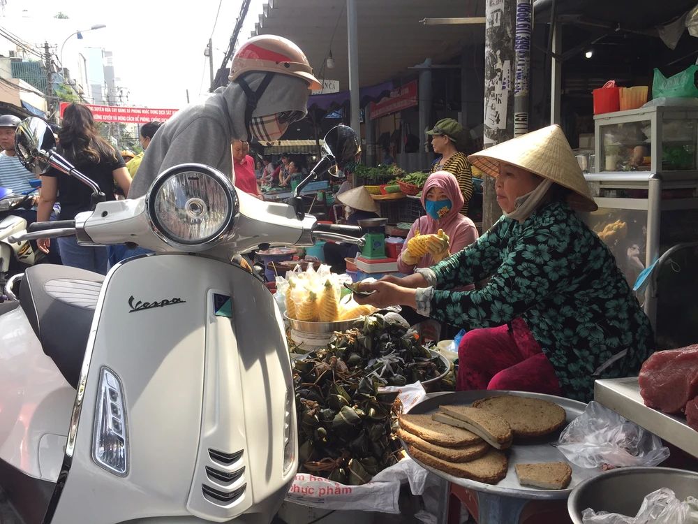 Tết Đoan Ngọ: Giá nhiều loại bánh dân gian tăng vọt ảnh 2