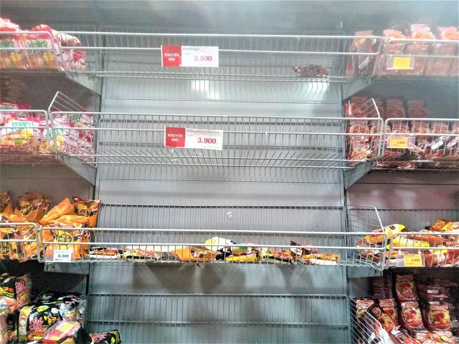 Sản phẩm mì gói nhập khẩu cũng được tiêu thụ nhiều.