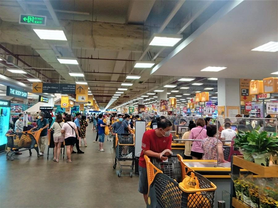 38/42 quầy thu ngân sáng đèn để hạn chế tình trạng người tiêu dùng chờ tính tiền.