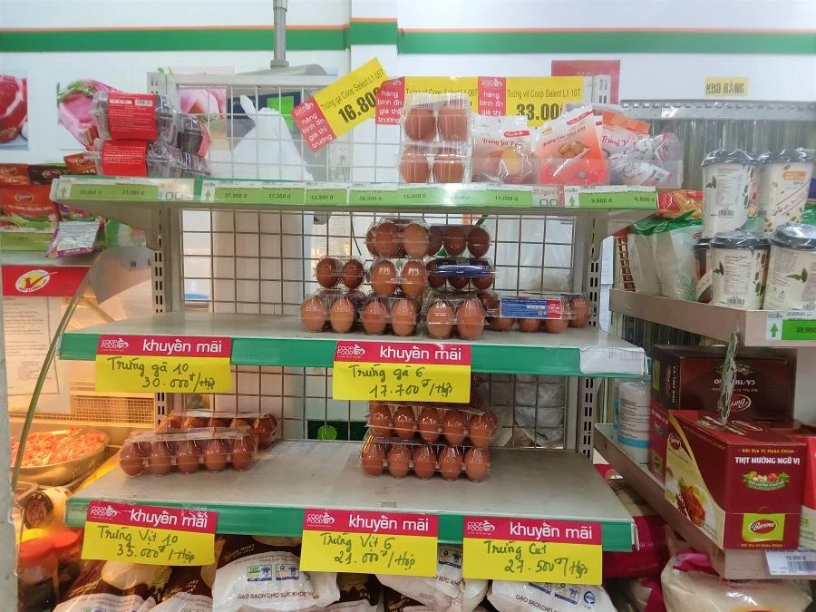 Hàng bình ổn được mua nhiều tại cửa hàng Co.opFood quận Tân Bình. ẢNH: TÚ UYÊN