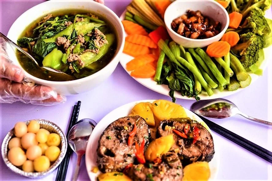 Bữa cơm ba miền được các gia đình trổ tài