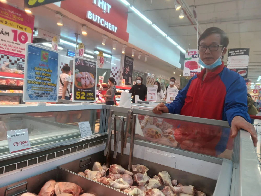 Gà nhập khẩu khan hiếm, giá tăng cao.