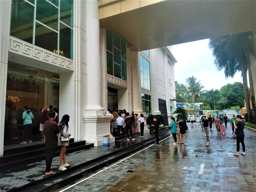 Trung tâm tạm dừng đón những vị khách đến sau 17 giờ