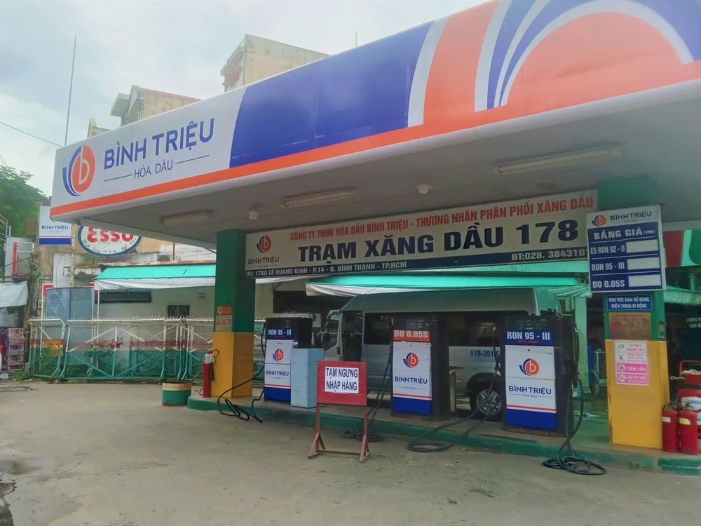 Cửa hàng xăng dầu quận Bình Thạnh tạm ngừng bán với lý do đang nhập hàng