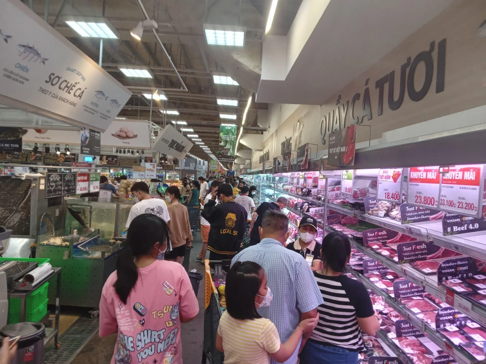 Trong 7 tháng năm 2022, ngành lương thực thực phẩm đạt doanh thu cao thứ hai với hơn 70.000 tỉ đồng. Ảnh minh họa: TÚ UYÊN