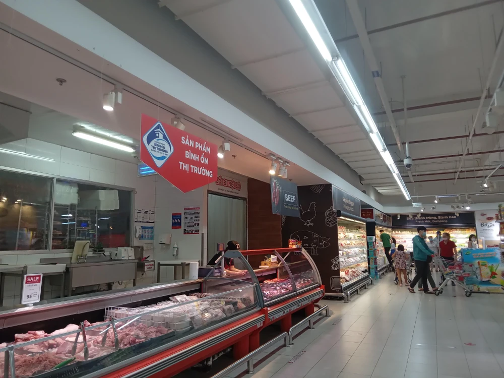 Giá heo hơi chiếm tỷ lệ lớn trong cơ cấu giá thành và đang tăng cao nên khó điều chỉnh giảm. ẢNH: TÚ UYÊN