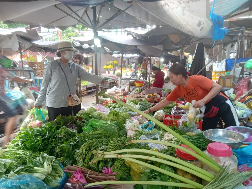 Giá rau quả tăng giảm theo thị trường