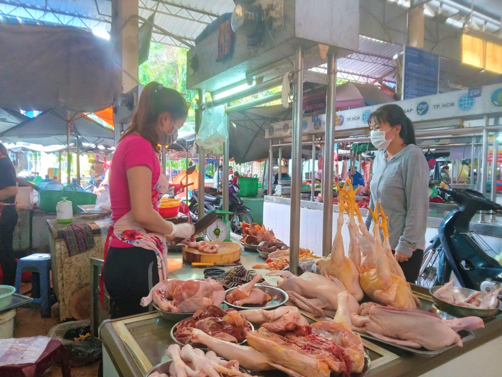 Giá cả sinh hoạt ở TP.HCM đắt đỏ thứ ba trên cả nước.