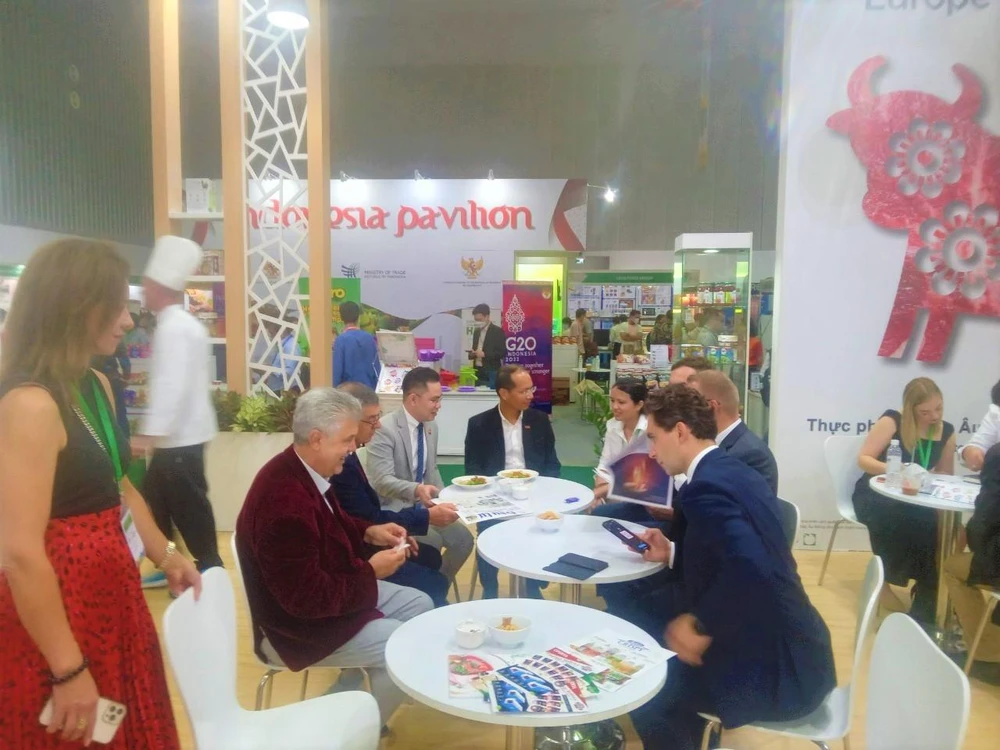 Doanh nghiệp gặp gỡ tại triển lãm