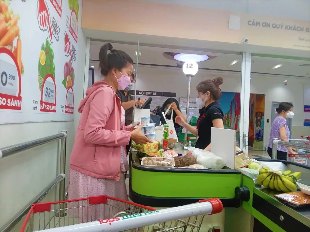 Doanh nghiệp tiết giảm chi phí để tiếp tục giảm giá, hỗ trợ người tiêu dùng. Doanh nghiệp tiết giảm chi phí để tiếp tục giảm giá, hỗ trợ người tiêu dùng.