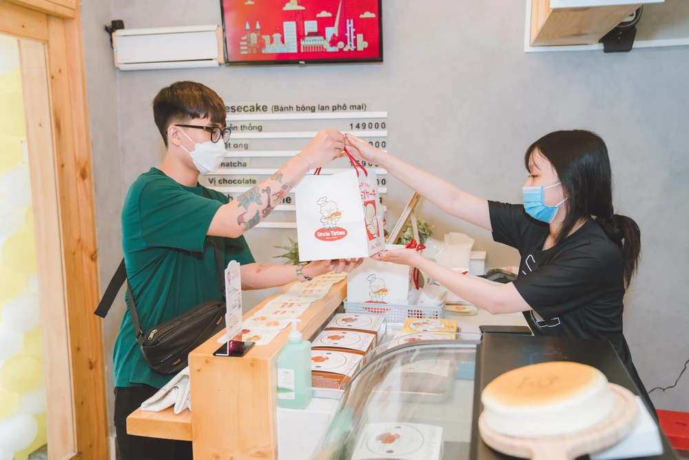 Nhiều bạn trẻ yêu thích bánh phô mai Nhật Bản Nhiều bạn trẻ yêu thích bánh phô mai Nhật Bản