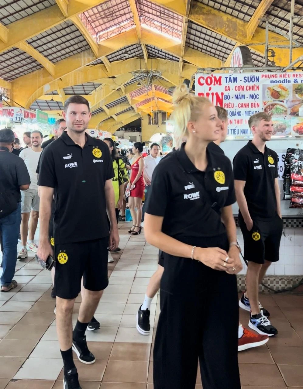 Các cầu thủ nổi tiếng có mặt tại nhà lồng chợ Bến Thành