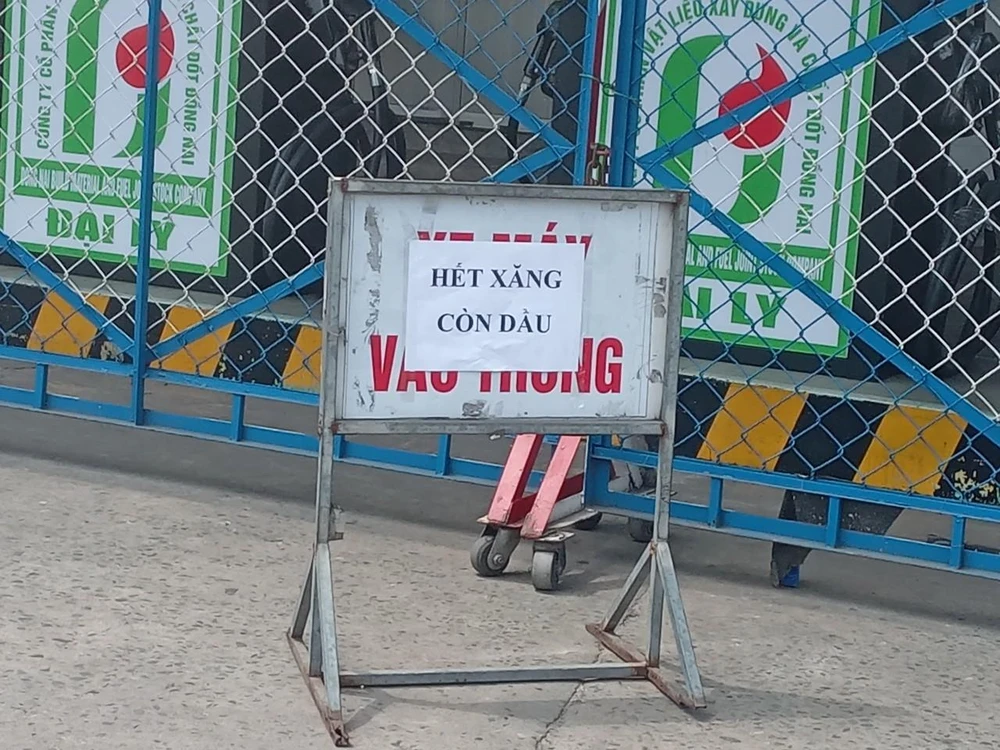 Tình trạng nhiều cửa hàng thông báo hết xăng được Sở Công Thương nhìn nhận chỉ xảy ra cục bộ. Ảnh: TÚ UYÊN