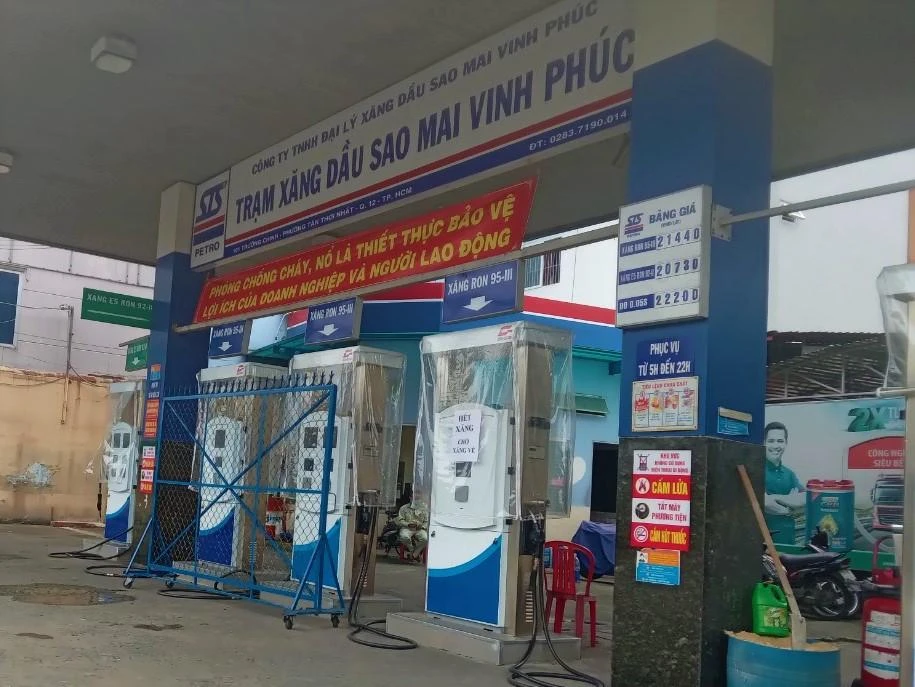 Cửa hàng xăng này vắng lặng vì hết xăng đang chờ nhập hàng về